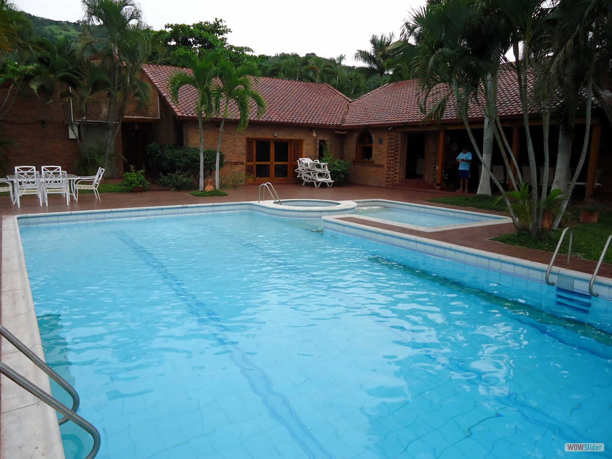 1_piscina_fachada