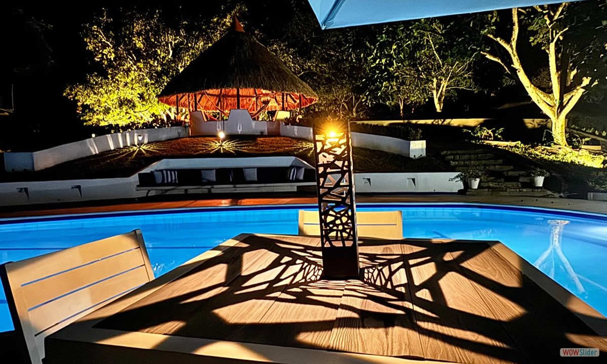 13_piscina_kiosco_noche