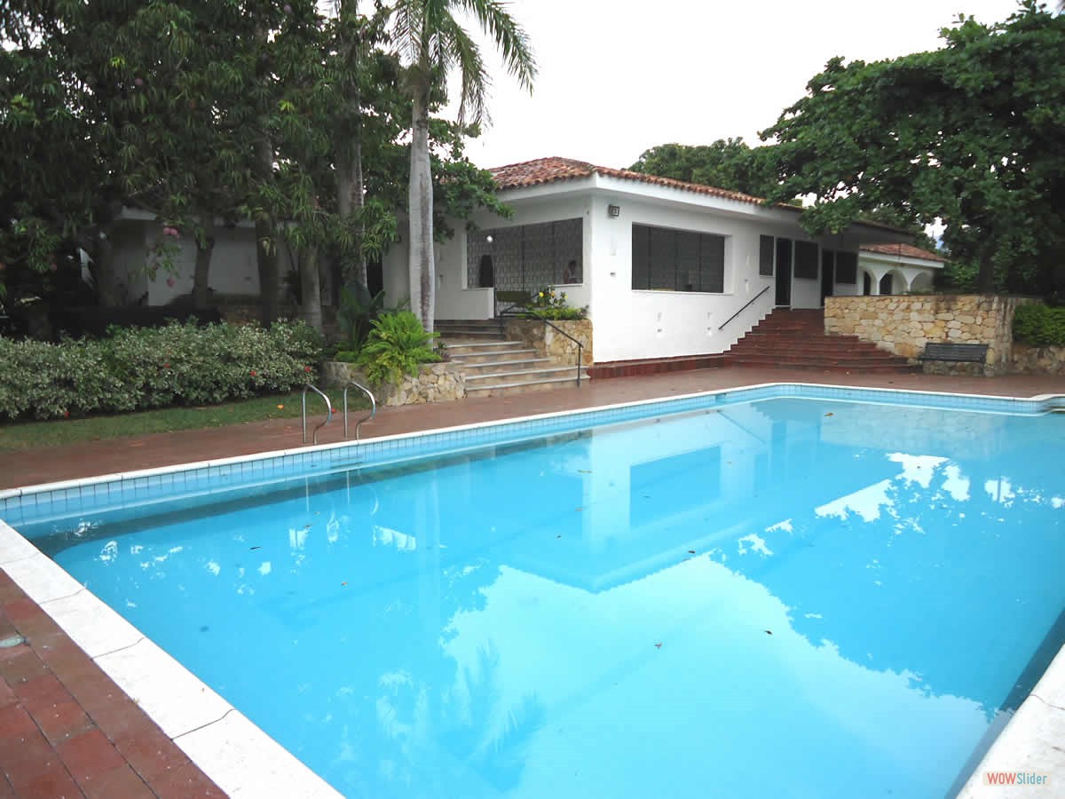 1_piscina_fachada