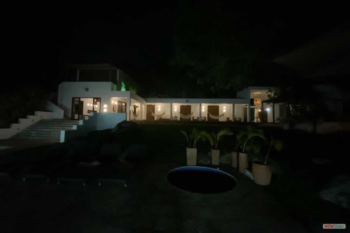 22_fachada_nocturna