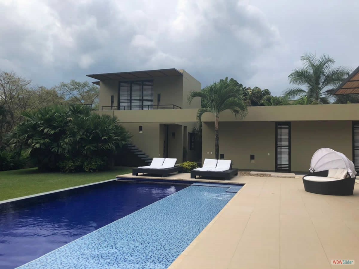 3_piscina_fachada